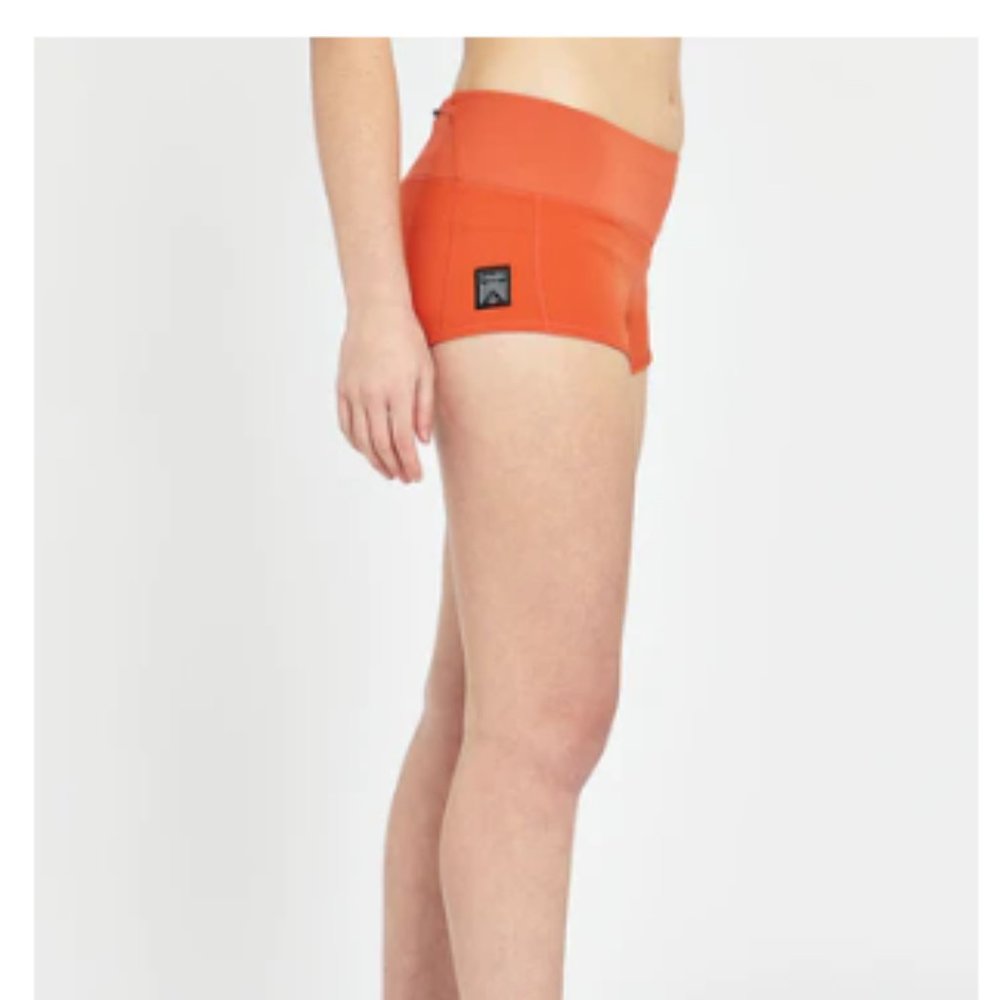 NWOT - Oiselle Mac Roga Shorts size 2